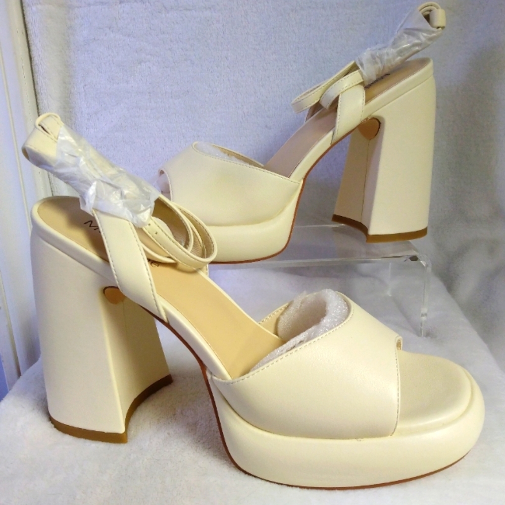 Modatope White Cream Platform Heels. Size 8. NIB